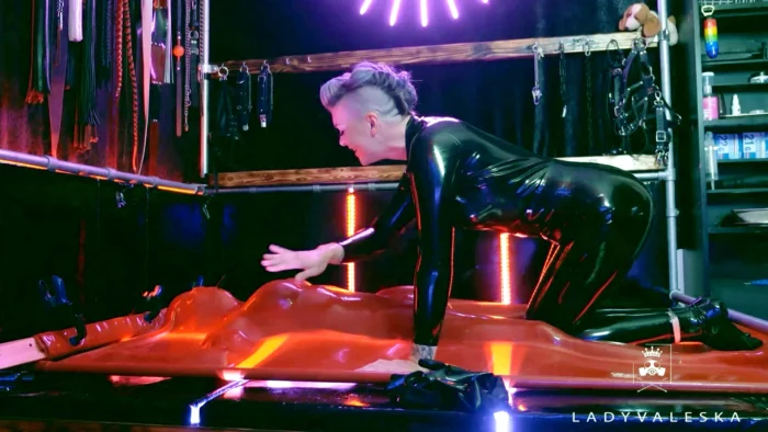 Teased In The Vac Bed By Latex Goddess - LADY VALESKA - MP4