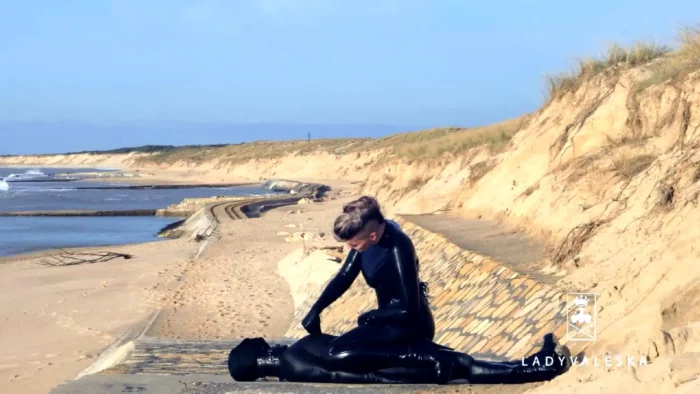 Teasing At The Ocean - LADY VALESKA - MP4