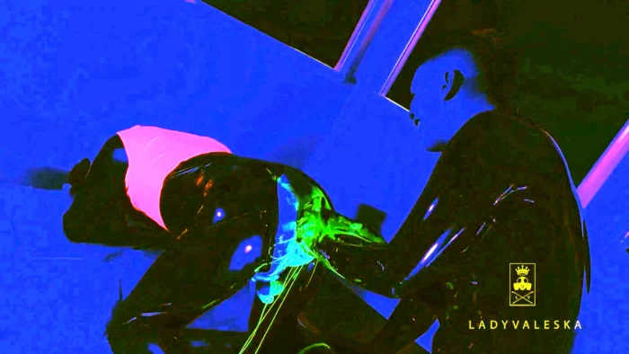Uv Fisting - LADY VALESKA - MP4