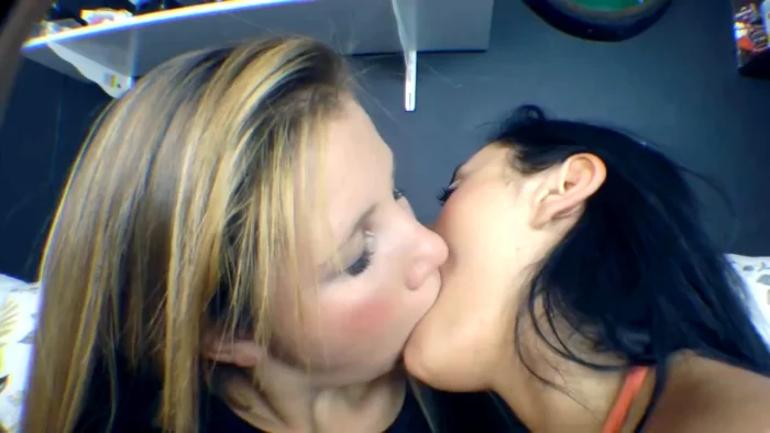Hot Kisses Suck Tongue Paulinha And Aninha - MFVIDEO XXX - MP4