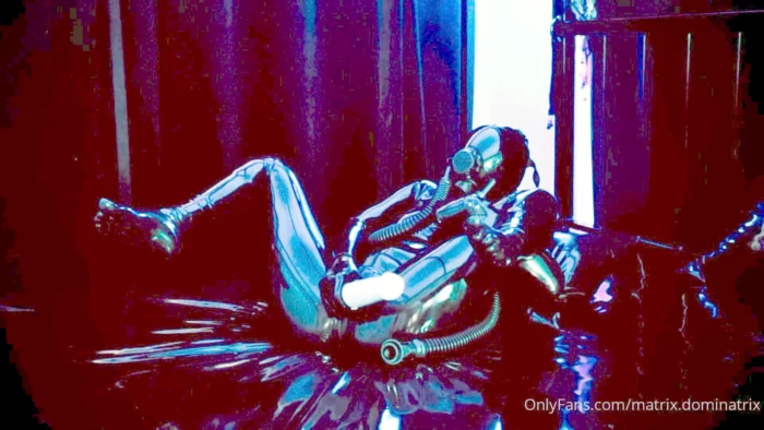 Solo Gas Mask Play On My Smooth Latex Sheets - MASTER TRINITY / MATRIX DOMINATRIX - MP4