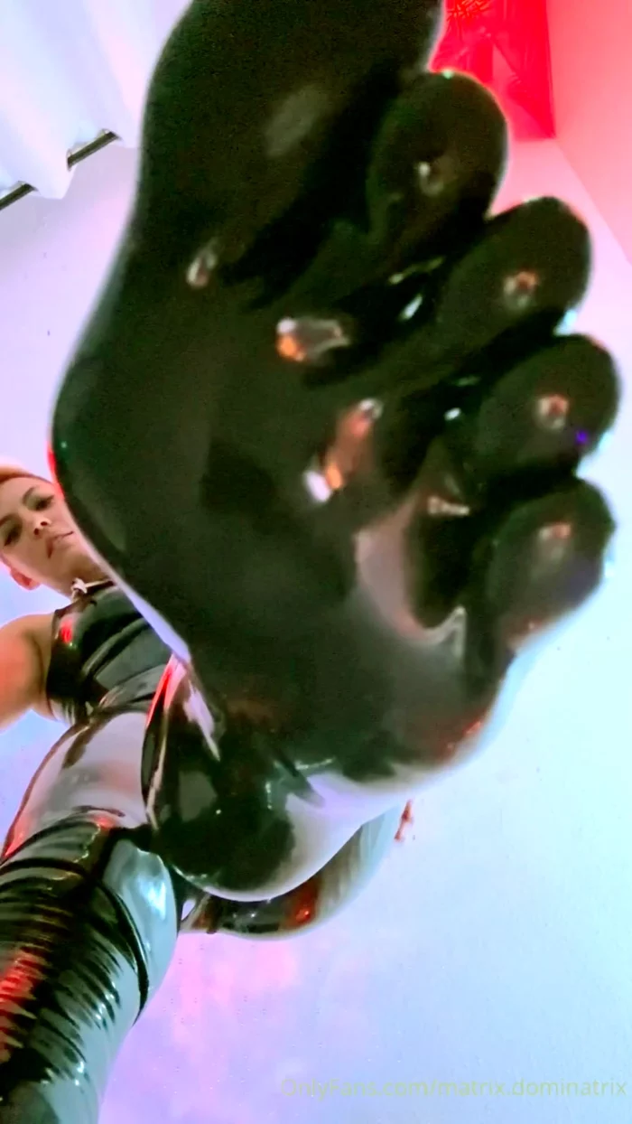 Worship Master's Rubber Toes - MASTER TRINITY / MATRIX DOMINATRIX - MP4