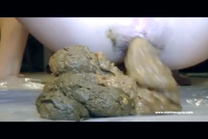 Masterpiece Of Shit & Piss - MISTRESS GAIA SCAT - MP4