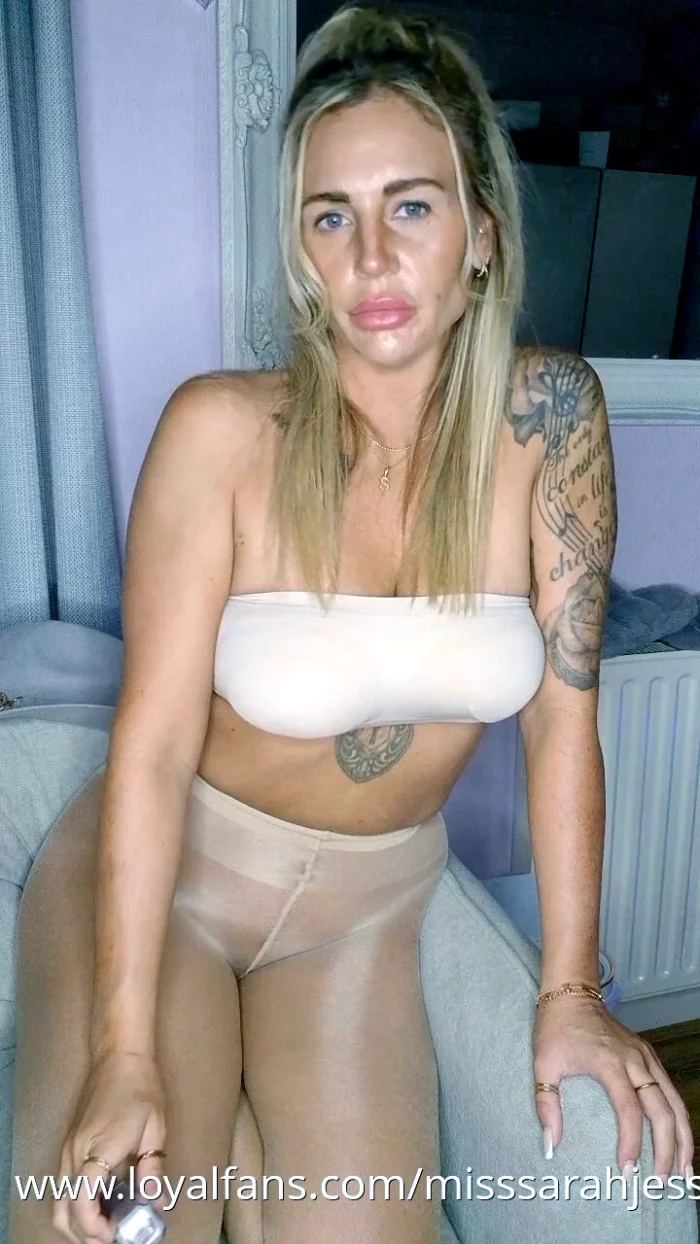 Open Up And Inhale Mistress Smoke - MISS SARAH JESSICA - MP4