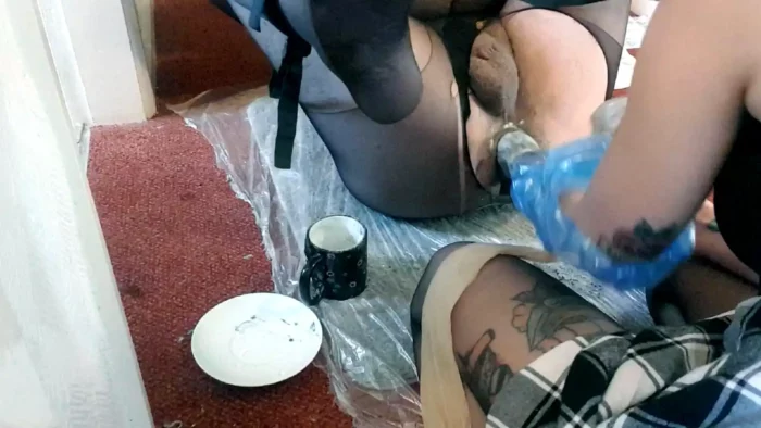 June Dung Beetle Stored And Fisting - MISTRESS DEMONA SCAT - MP4