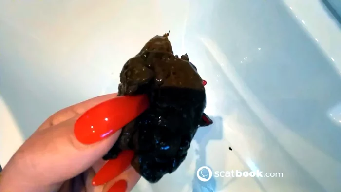 Shitted In The Bathtub - MISTRESS LUCIANA SCAT - MP4