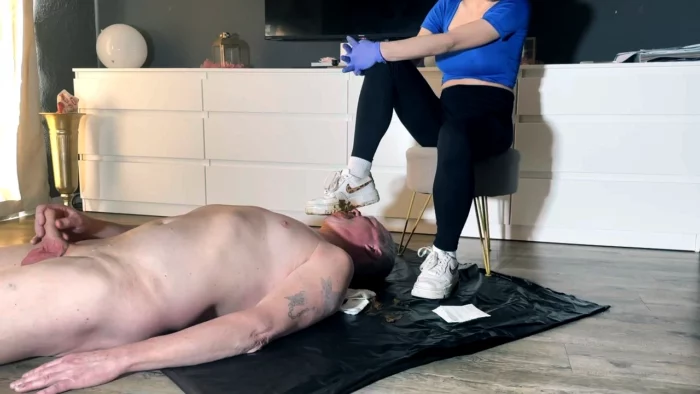 Stepped In Shit. The Slave Is Allowed To Lick - SCHMUTZIGE MISS MADISON DEUTSCHLAND - MP4