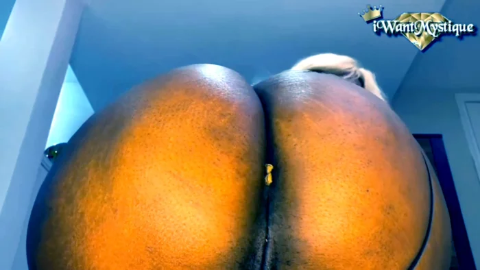 Shitty Feed Feet - MISTRESS MYSTIQUE SCAT - MP4