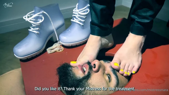 How Much Sweat Can Your Mouth Remove From My Feet - MISTRESS NARA NEVEU - MP4