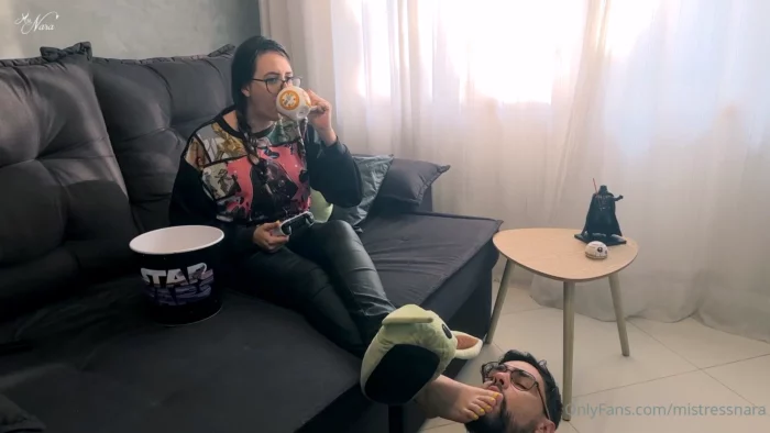 I Just Love Playing Video Game So Much - MISTRESS NARA NEVEU - MP4