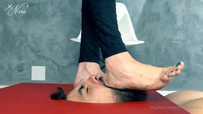 Nara'S Personal Foot Dirt And Cum Cleaner A - MISTRESS NARA NEVEU - MP4