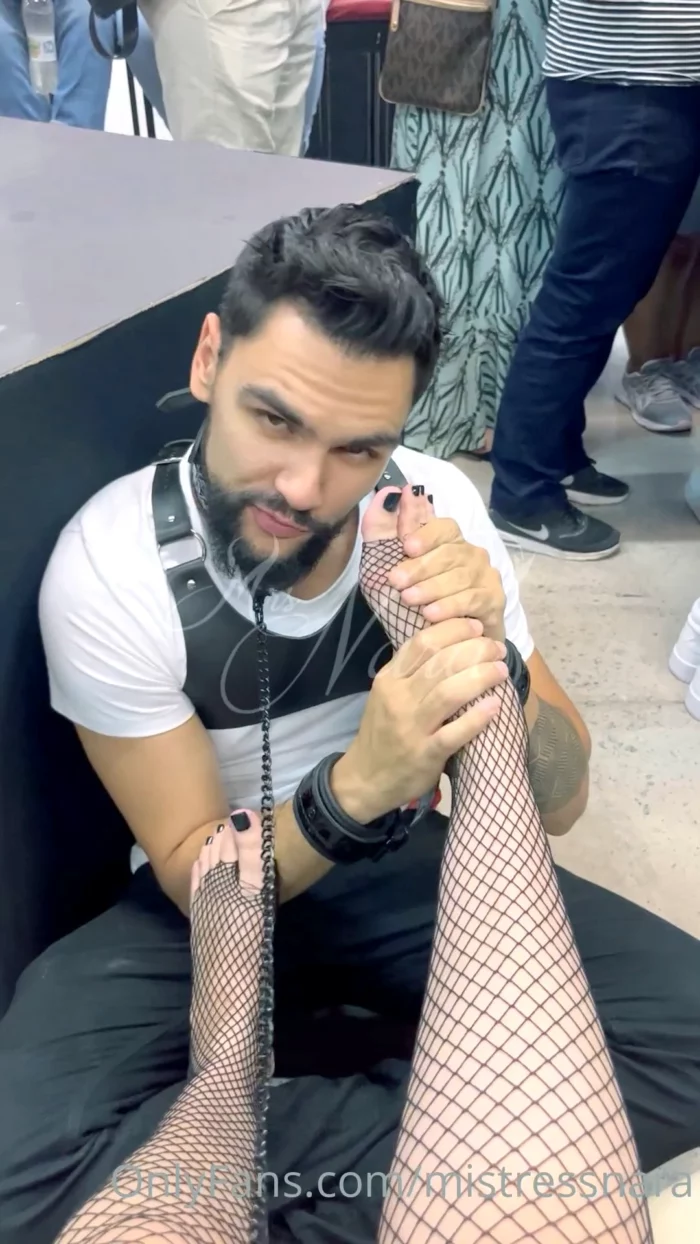 Practice A Foot Worship Scene In The Middle Of Everyone - MISTRESS NARA NEVEU - MP4