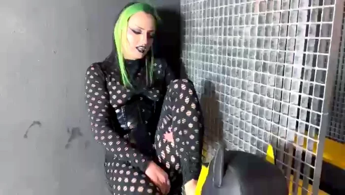 Stand-To-Toe With Domination To My Slave In Inklub - MISTRESS ILINA POISONED / POISONEDFETISH - MP4