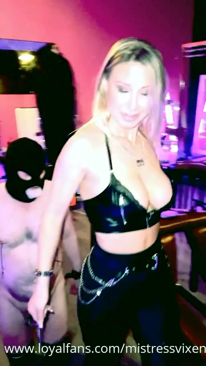 Leash A Slave By His Balls And He Tends To Follow You Anywhere - MISTRESS VIXEN / WOMANIA EMPIRE - MP4