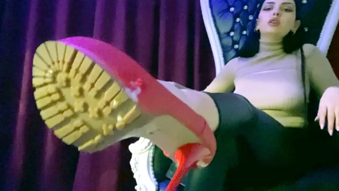 High Heels And Feet Worship. POV - MISTRESS GLAMOROUS - MP4