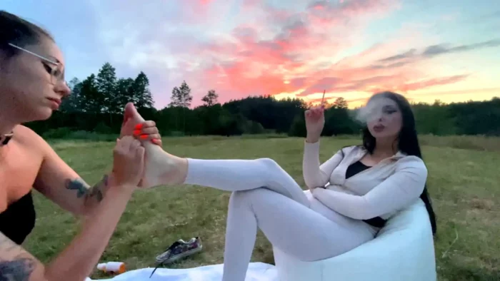Lesbian Feet Worship, Spanking, Smoking - MISTRESS GLAMOROUS - MP4