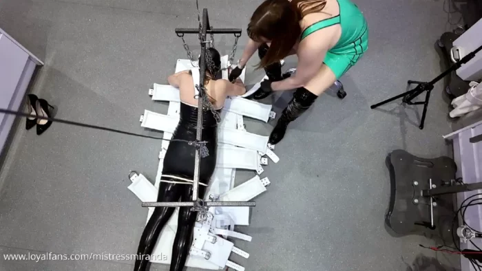 One Up One Down - MISTRESS MIRANDA / THE BONDAGE MISTRESS CLUB / BDSMLABORATORY - MP4