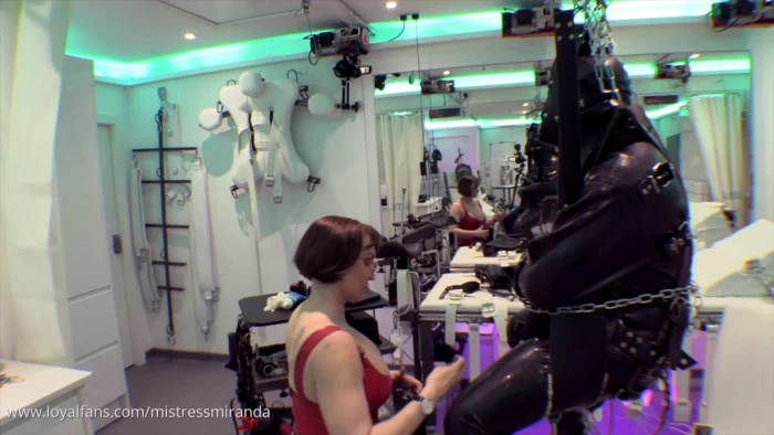 Swinging In Heavy Rubber - MISTRESS MIRANDA / THE BONDAGE MISTRESS CLUB / BDSMLABORATORY - MP4