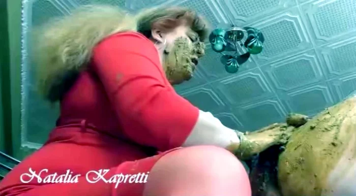 Playing And Blowjob With Shit I Cum From It - NATALIA KAPRETTI SCAT - MP4