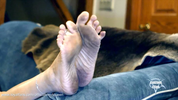 Dirty Feet Fantasy - OFFICIAL VINYL QUEEN - MP4