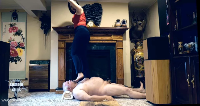 Dirty Foot Trample With Trampleguy - OFFICIAL VINYL QUEEN - MP4