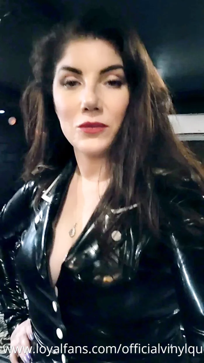 Latex Today! - OFFICIAL VINYL QUEEN - MP4