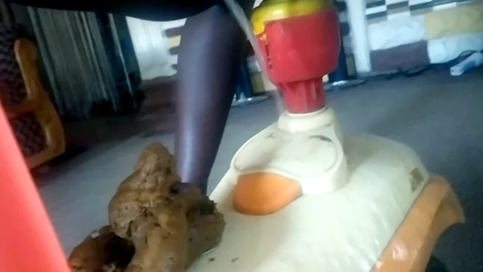 Omg! Shitting On My Son's Toy Car - PINKY PRADA SCAT - MP4