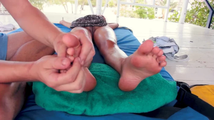 Slave Massage The Goddess Feet - RIDERS ON THE FLOOR / RIDERFLOOR - MP4