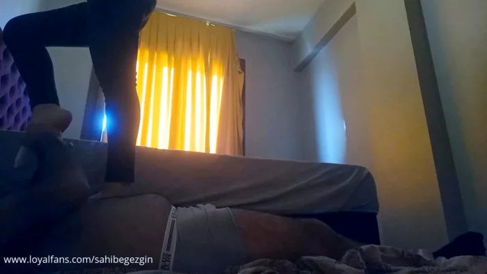 Trample With White Socks - SAHIBE GEZGIN - MP4