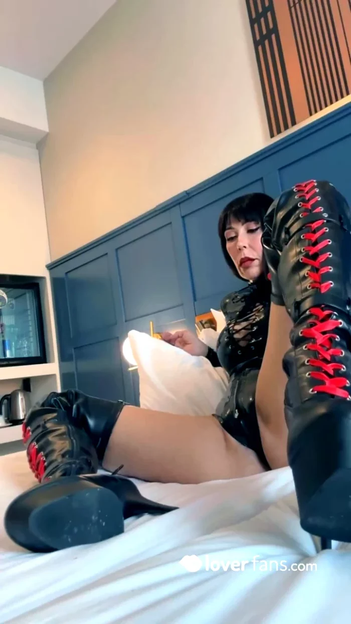Boots And Latex - SARAFEMDOMINA / DOMINA SARA - MP4