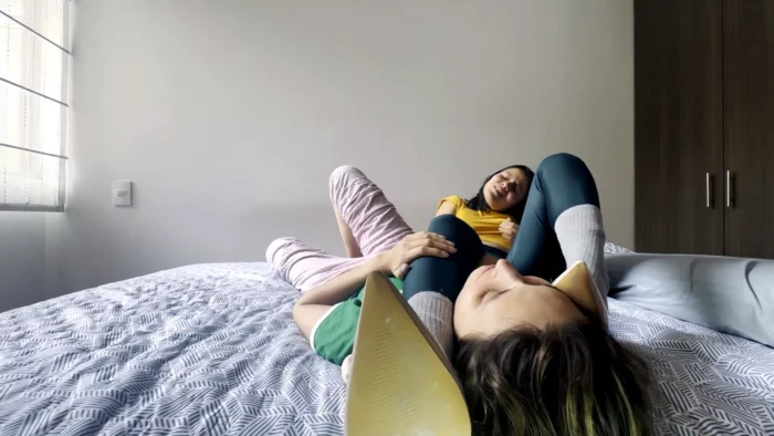 I Love That She Crushes Me So I Can Feel Her Heels And Ass On My Face Until She Cums - SCARLETTANDC - MP4