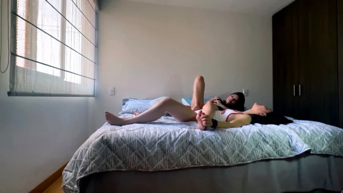 Lesbians Fighting With Their Pillows - SCARLETTANDC - MP4