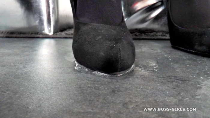 Queen Hanna And Mistress Jane - High Heels Covered In Dirt And Spit - SPITTING-GIRLS - MP4