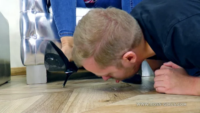 He Has To Lick Up Dirt And Spit - SPITTINGBITCHES - MP4