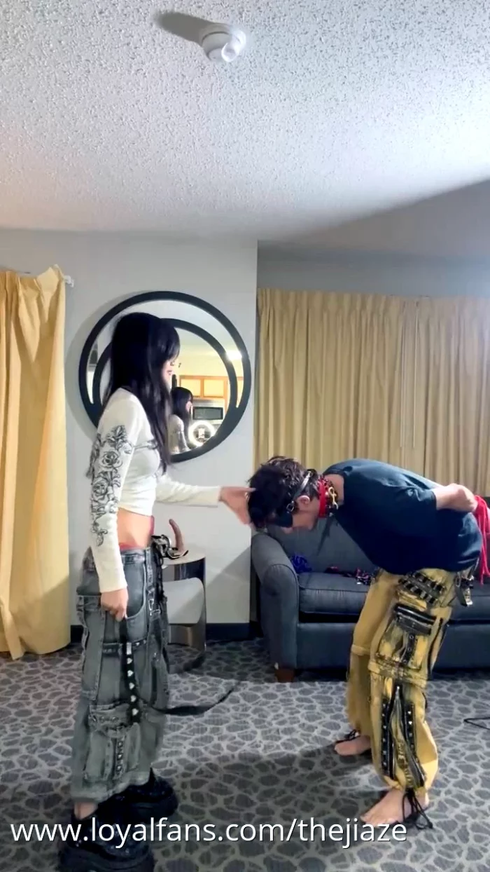 Extreme Ballbusting - THE JIA ZE / GODDESS ZI / ASIAN QUEEN Z - MP4