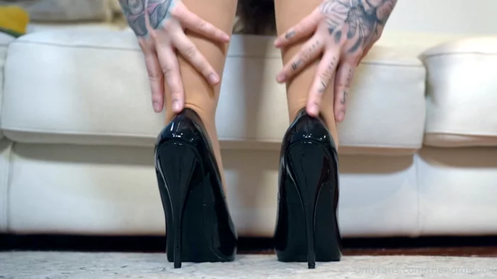 Goddess Looks So Powerful Making You Suck On Her Shiny Black Stilettos - THE NORDIC DOLL / MISTRESS HELTHE NORDIC DOLL / MISTRESS HEL - MP4