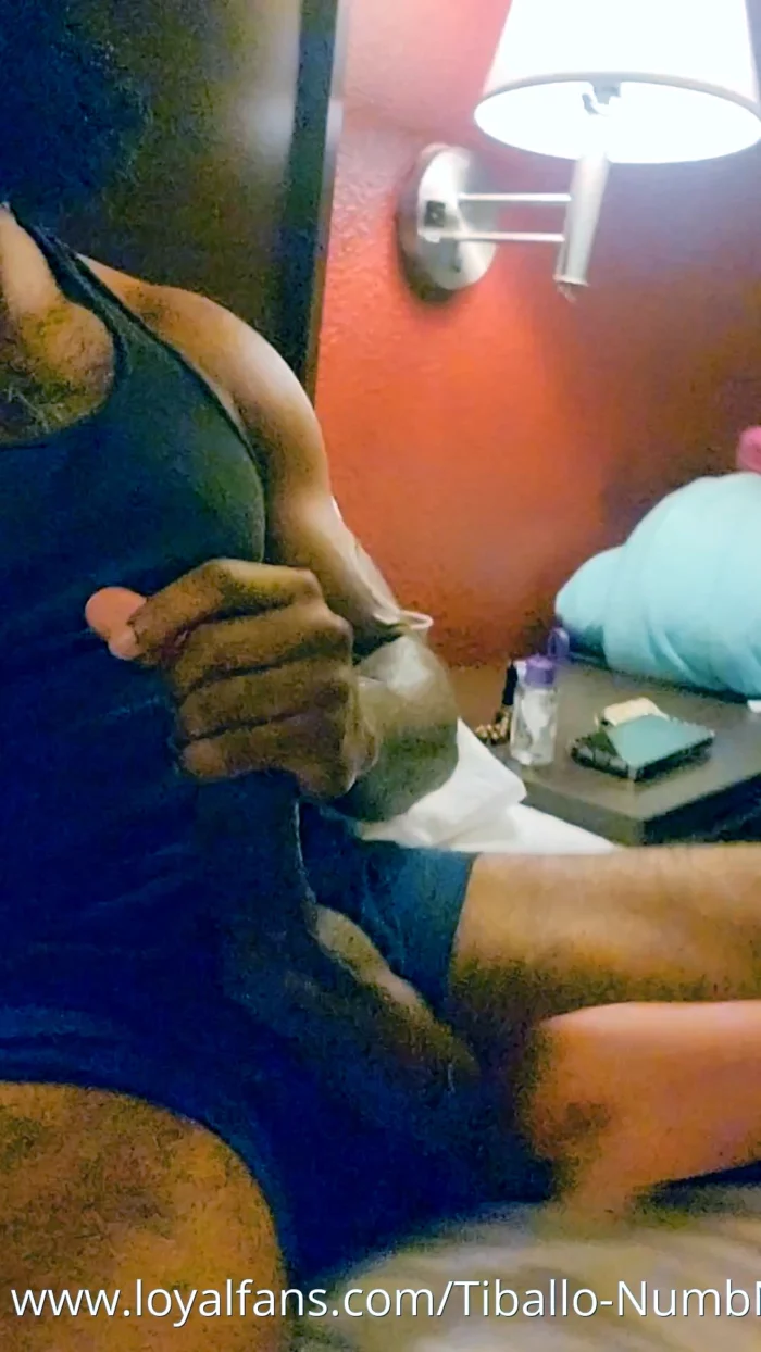 Big-Sexy Ballbusting - TIBALLO AKA NUMB NUTZ - MP4