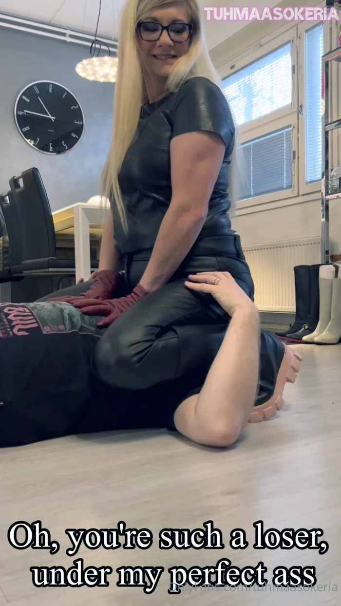 Slave Licking My Rubber Boots Was Rewarded With My Perfect Leather Butt - TUHMAA SOKERIA - MP4