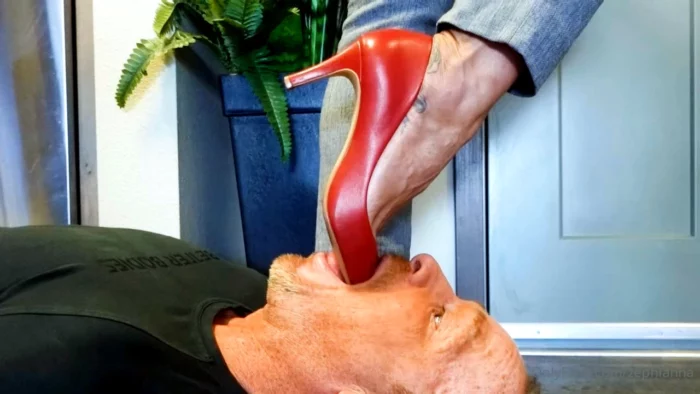 A Pathetic Doormat For Me To Wipe My Soles On When I Get Home - ZEPHIANNA / GODDESS ZEPHY / WORLD GODDESS - MP4