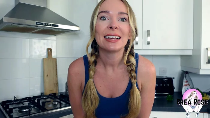 Sister Grows Into A Giantess - BREA ROSE - MP4