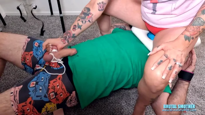 Busted Squeezed And Face Sitting Until Orgasm! - BRUTAL FACE SITTING AND FEMDOM - MP4