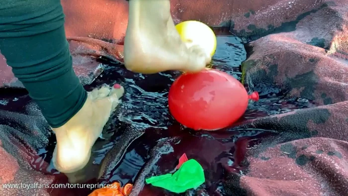 Balloon Full Of Water Crush Jump - COCKCRUSH TRAMPLE TORTUREPRINCESS - MP4