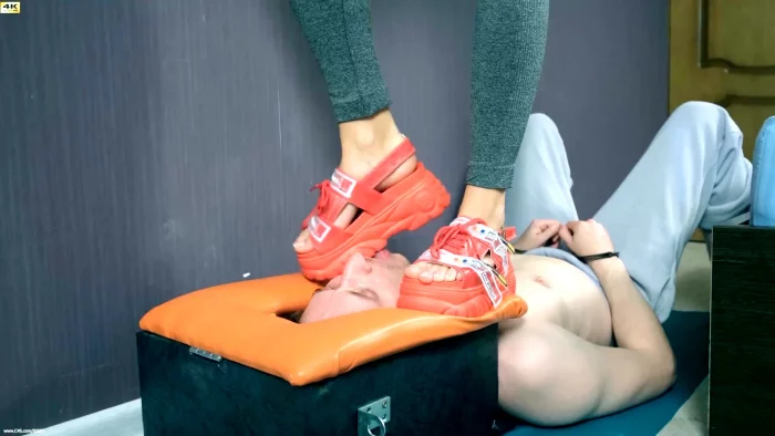 Boot Licking, Boot Fetish, Spitting, Trampling Face, Boot Worship - CRUEL DOMINATION / BEAUTIFUL GIRLS - MP4