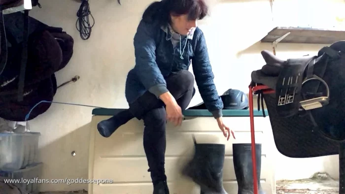 Look At The State Of My Riding Boots - GODDESS EPONA - EQUESTRIAN FINDOM - MP4