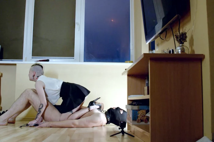 Long Heels Trample - FETCREAMPIE - MP4