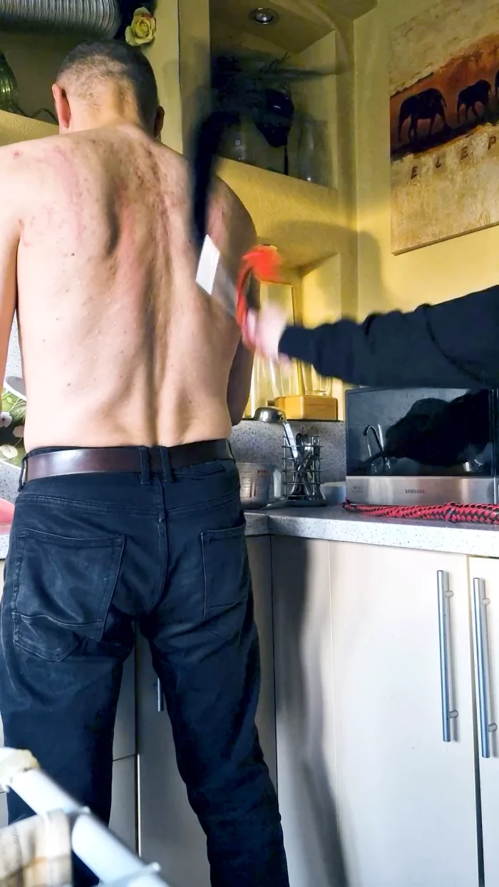 Slave Washes The Dishes, Mistress With A Whip - FETCREAMPIE - MP4