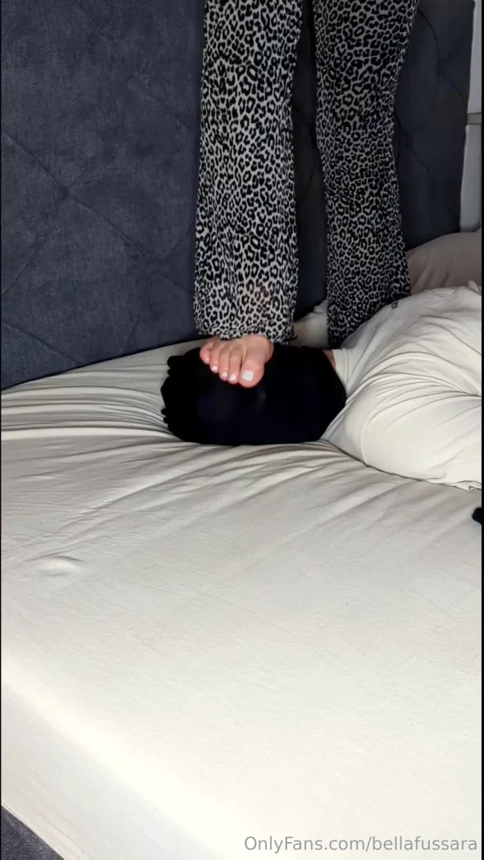 My First Full Weight Trample Video In My Sexy Leo Pants - GODDESS BELLAFUSSARA - MP4