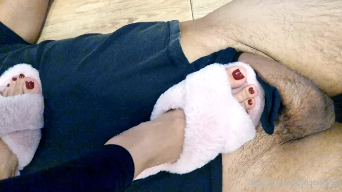 After Gym... After Work... After Everything You Will Sniff My Feet - GODDESS ELISA - MP4