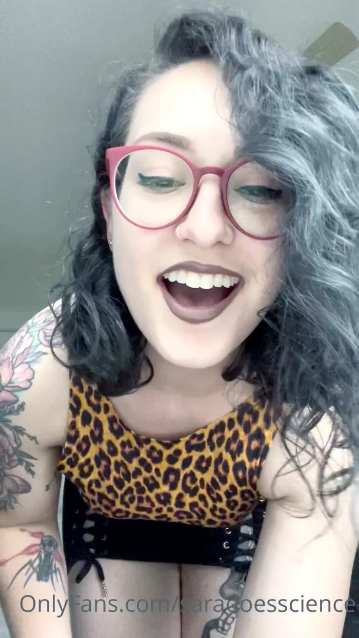 My Boyfriend Tells Me I Look Like A Domme - GODDESS SARA / SARADOESSCIENCE - MP4