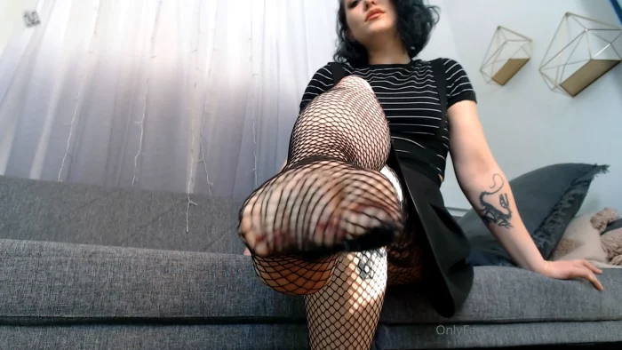 My Feet Are All Sweaty In My Fishnets - GODDESS SARA / SARADOESSCIENCE - MP4
